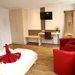 Goldener Schluessel Mit Gaestehaus Sina 2* ネルトリンゲン